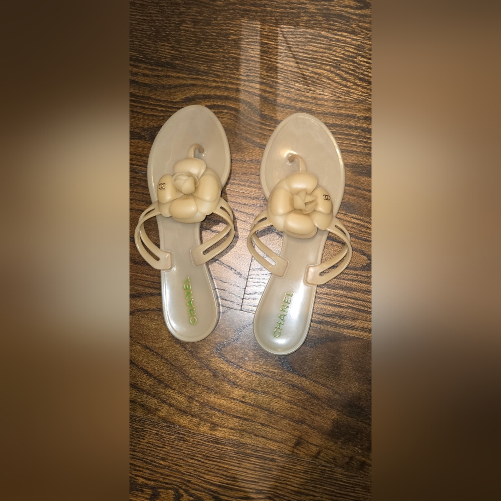 Chanel jelly flip flop size 40